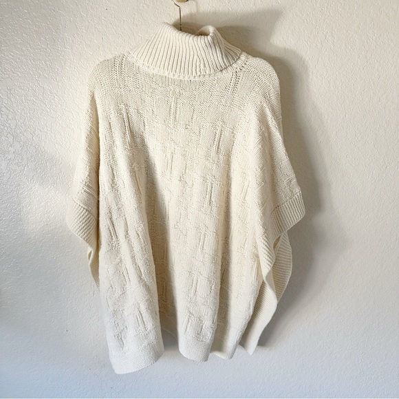 NEW Coach Signature Knit Poncho size S - Picture 10 of 10